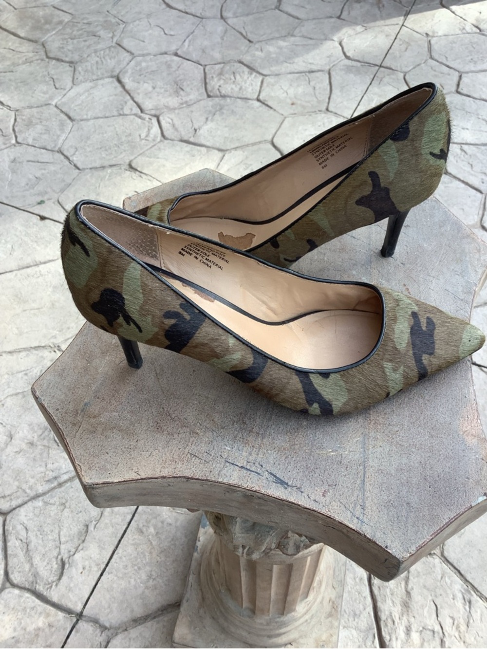 Banana Republic US Sz. 8 Camouflage Pointed-Toe Calf hair heels.